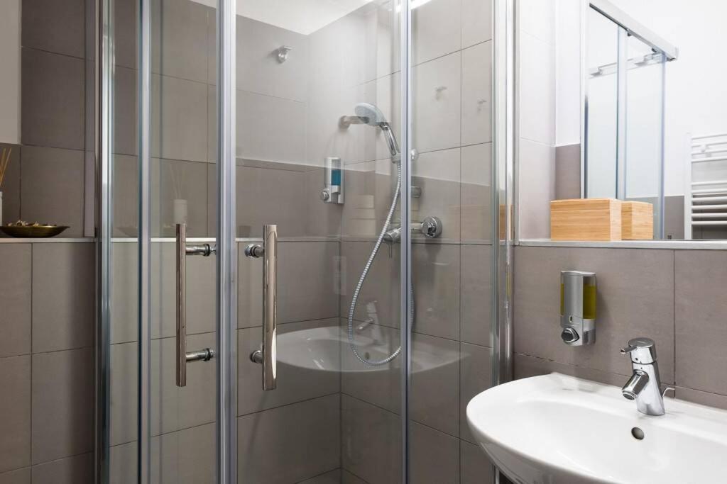 Sc 05 By Rockchair Apartments L Superhost Status L 2 Bedrooms Boxspringbeds Balcony Elevator - Cozy Family & Business Flair Welcomes You! Берлин Екстериор снимка
